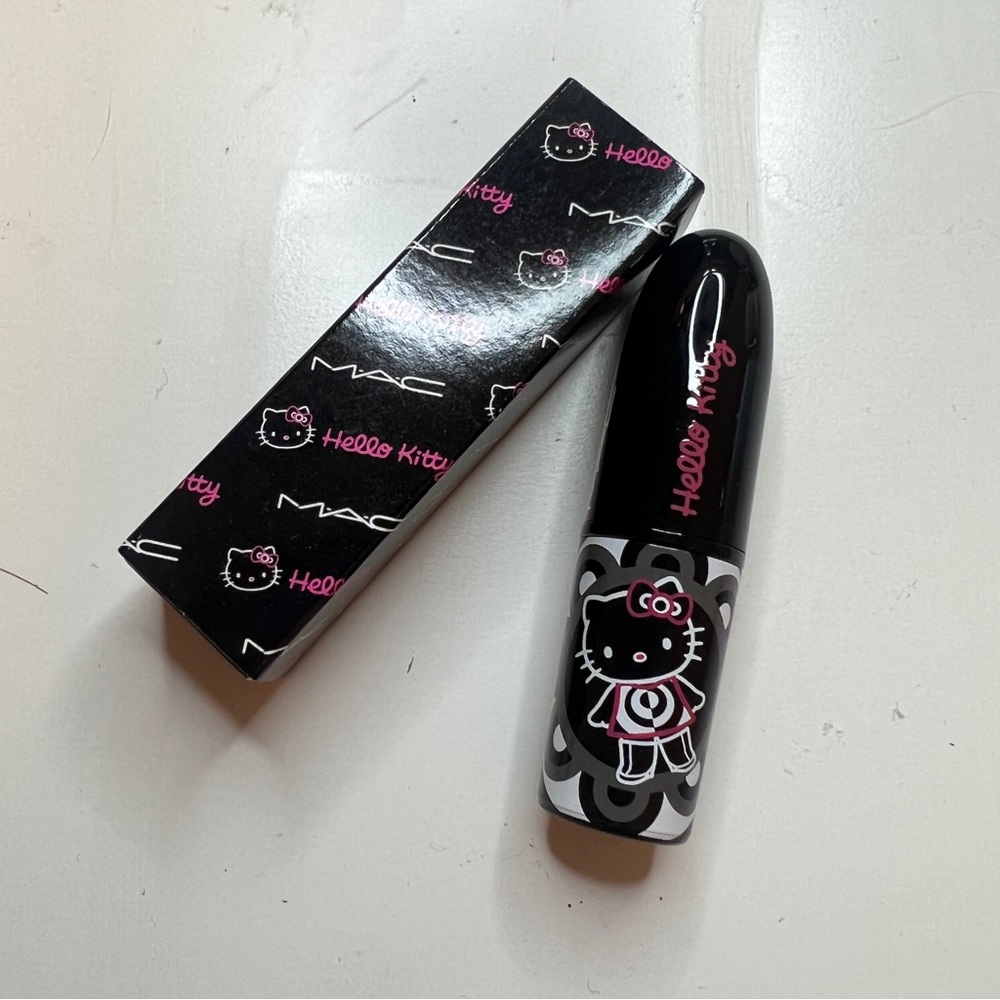 Mac Hello Kitty lipstick “frost strayin”